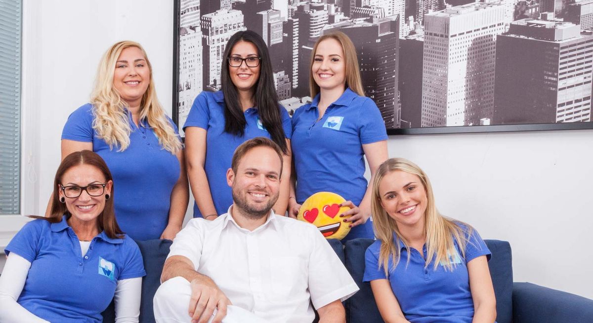 Kieferorthopäde & Zahnarzt Dr. Konstantin Pischel mit seinem Team